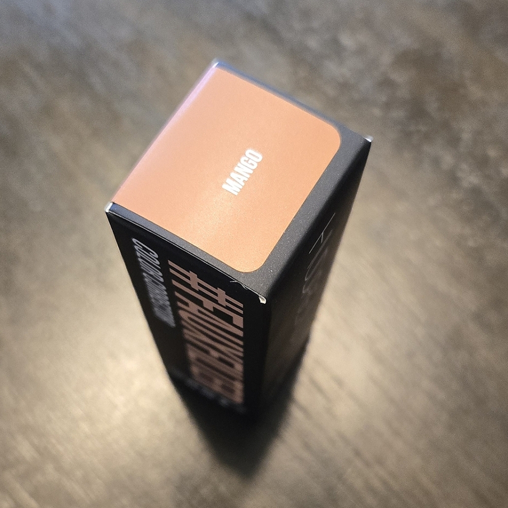 HUDA BEAUTY #FAUXFILTER Under Eye Color Corrector in the shade Mango